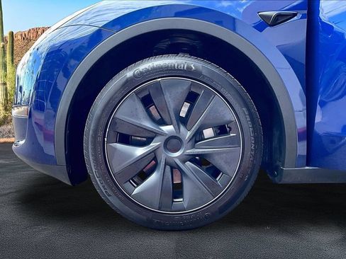Used 2025 Tesla Model Y Long Range RWD image 9