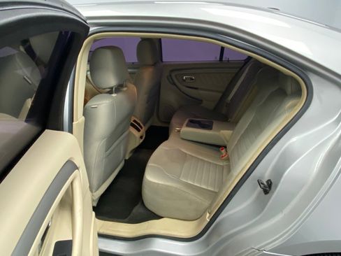 Used 2013 Ford Taurus SE image 32