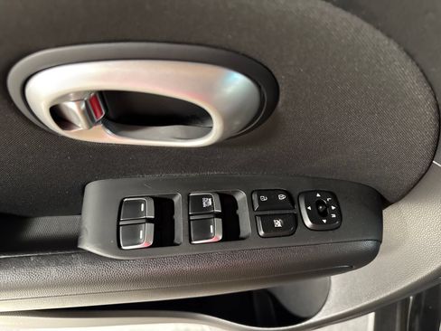 Used 2017 Kia Soul FWD image 16