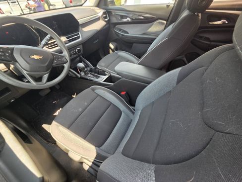 Used 2024 Chevrolet TrailBlazer LS w/ LS Convenience Package FWD image 8