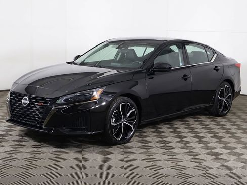 Used 2025 Nissan Altima 2.5 SR FWD image 5