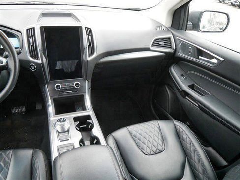 Used 2024 Ford Edge Titanium image 12