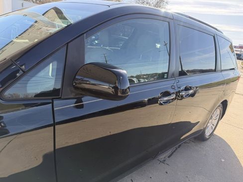 Used 2015 Toyota Sienna XLE image 23