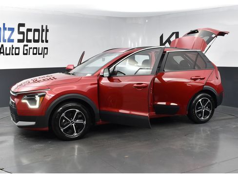 Used 2025 Kia Niro EX FWD image 26