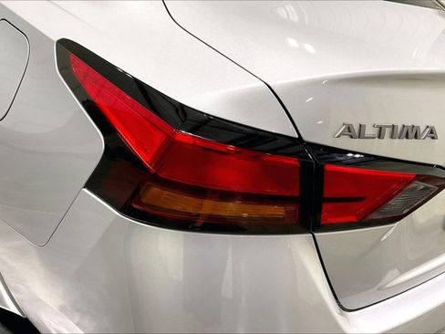 Used 2024 Nissan Altima 2.5 SV w/ SV Premium Package FWD image 29