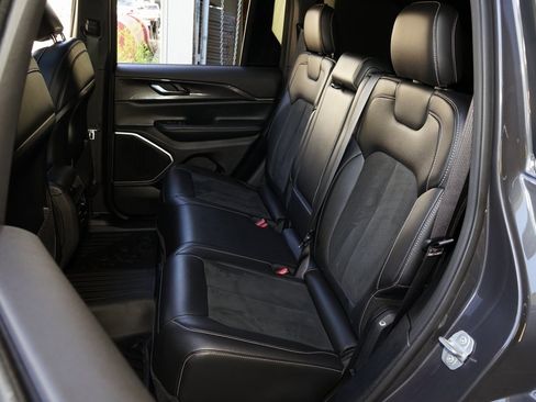 Used 2022 Jeep Grand Cherokee Altitude image 21