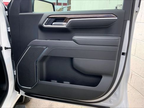 Used 2025 GMC Sierra 1500 Elevation image 28