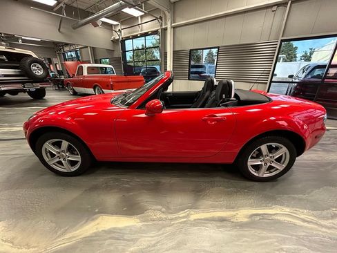 Used 2008 MAZDA MX-5 Miata Sport RWD image 26