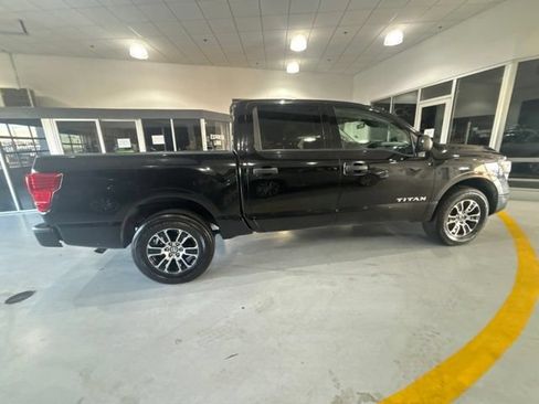 Used 2022 Nissan Titan SV AWD/4WD image 7