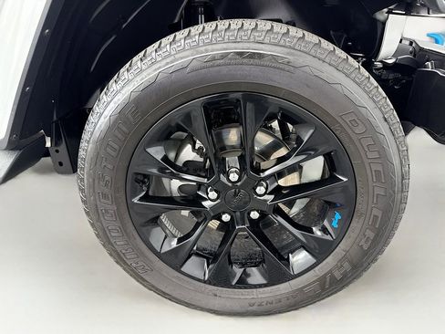 Used 2023 Jeep Wrangler Unlimited Sahara image 31