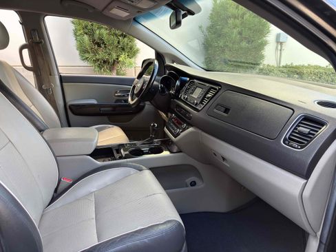 Used 2016 Kia Sedona EX image 50