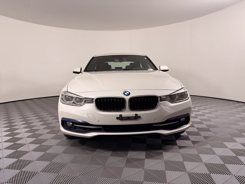 Used 2017 BMW 330i xDrive Sedan AWD/4WD image 3