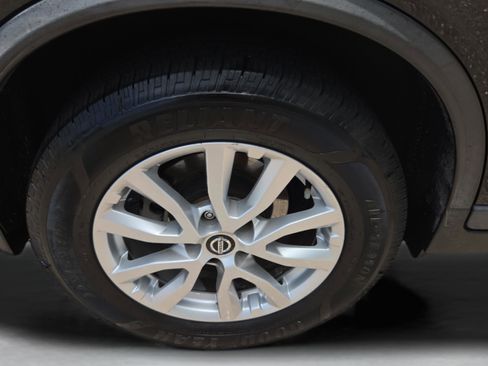 Used 2018 Nissan Rogue SV w/ Premium Package FWD image 34