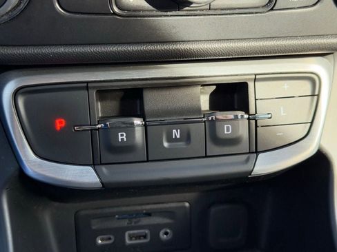 Used 2024 GMC Terrain SLT image 32