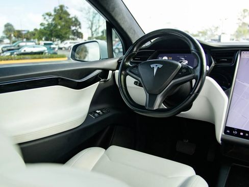 Used 2018 Tesla Model X 75D AWD/4WD image 37