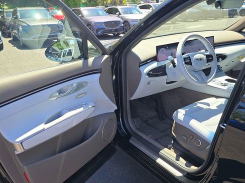 Used 2023 Toyota 4Runner SR5 Premium w/ Moonroof Package AWD/4WD image 18