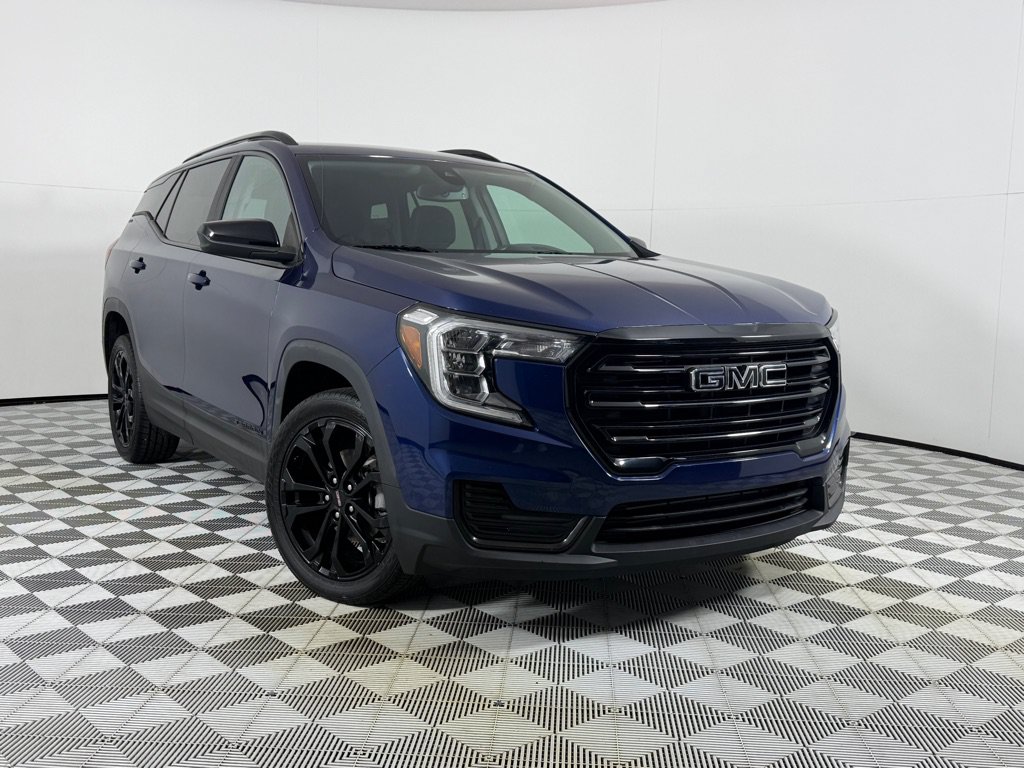 Used 2022 GMC Terrain SLE w/ Elevation Edition FWD image 2