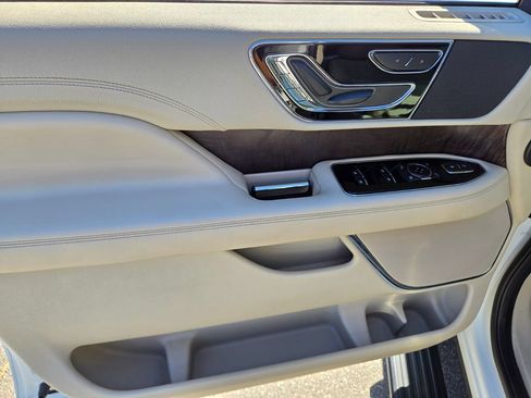 Used 2021 Lincoln Navigator 4WD image 24