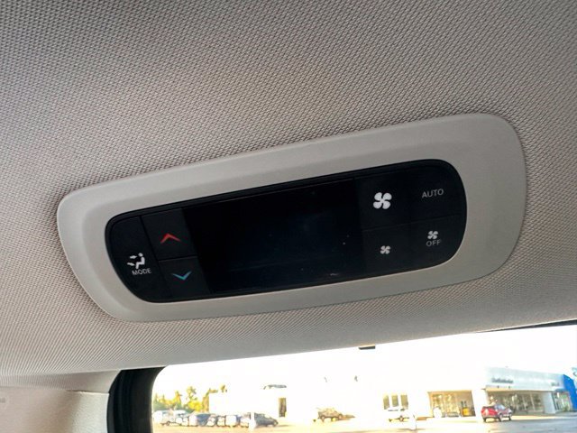Used 2024 Chrysler Pacifica Touring-L FWD image 16