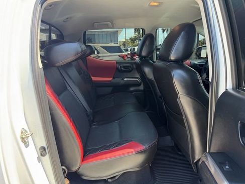 Used 2017 Toyota Tacoma SR5 w/ Tow Package AWD/4WD image 16