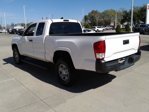 Used 2016 Toyota Tacoma SR image 5