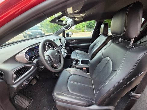 Used 2025 Chrysler Pacifica Select FWD image 22
