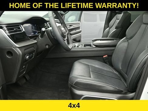 Used 2023 Jeep Wagoneer L Series III w/ Premium Group I AWD/4WD image 14