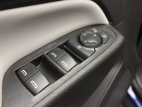 Used 2022 Chevrolet Equinox LS image 12