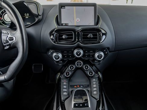 Used 2023 Aston Martin V8 Vantage Roadster image 11