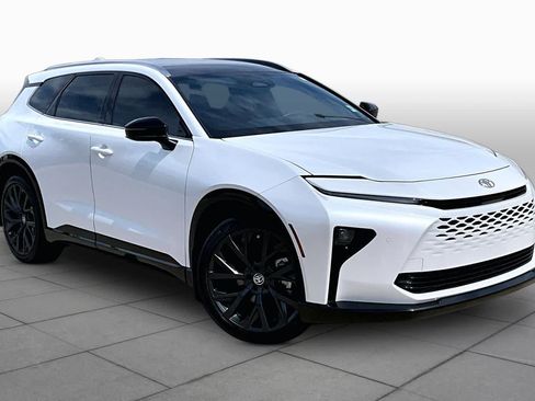 Used 2025 Toyota Crown Signia AWD/4WD image 3