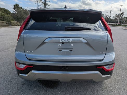 Certified 2024 Kia Niro EX Touring image 6