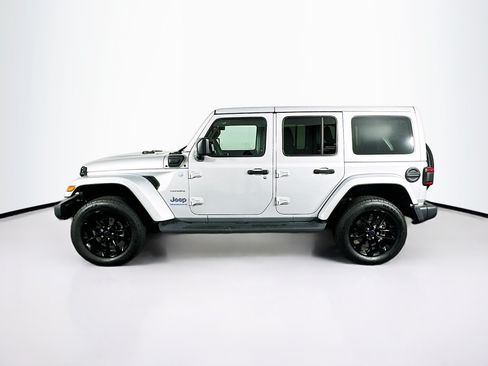 Used 2024 Jeep Wrangler Unlimited Sahara w/ Technology Group AWD/4WD image 4