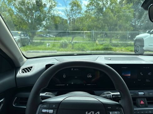 Used 2025 Kia K4 FWD image 33