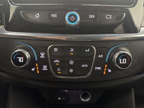 Used 2022 Chevrolet Traverse LT w/ LPO, 'HIT The Road' Package AWD/4WD image 17