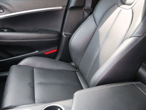Used 2025 Genesis G70 2.5T RWD image 21