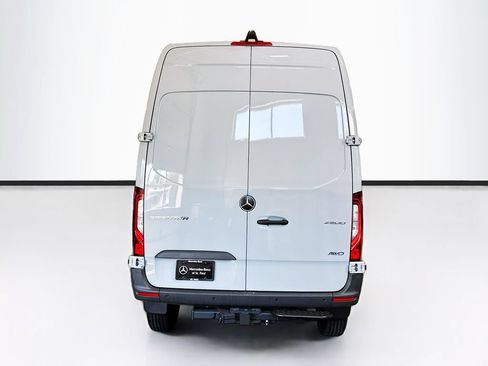 Used 2024 Mercedes-Benz Sprinter 2500 image 6