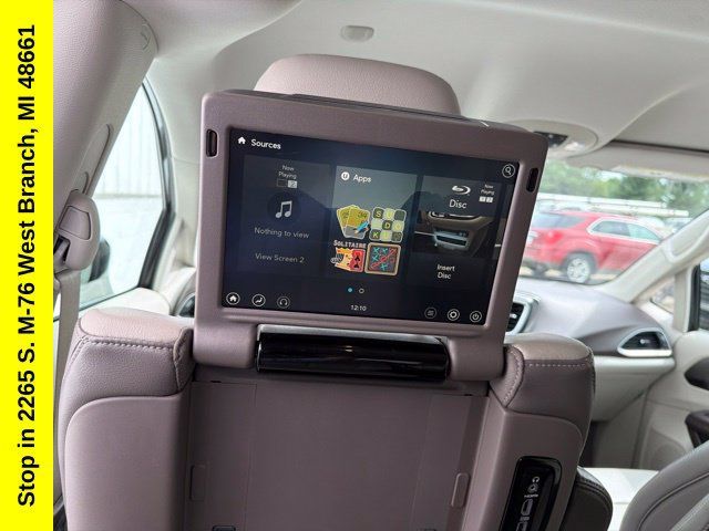 Used 2017 Chrysler Pacifica Touring-L Plus FWD image 17