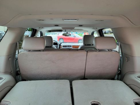 Used 2007 Chevrolet Suburban LT w/ LT Preferred Equipment Group AWD/4WD image 29