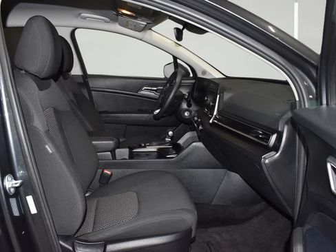 Used 2025 Kia Sportage LX AWD/4WD image 15
