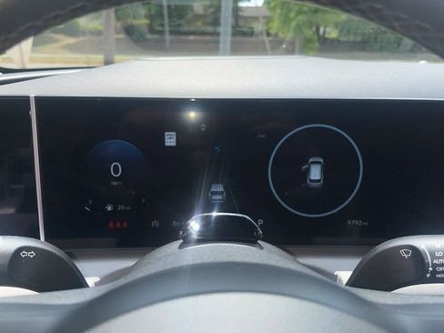 Used 2025 Hyundai Tucson Limited AWD/4WD image 3