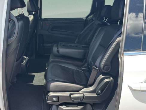 Used 2024 Honda Odyssey Sport image 11