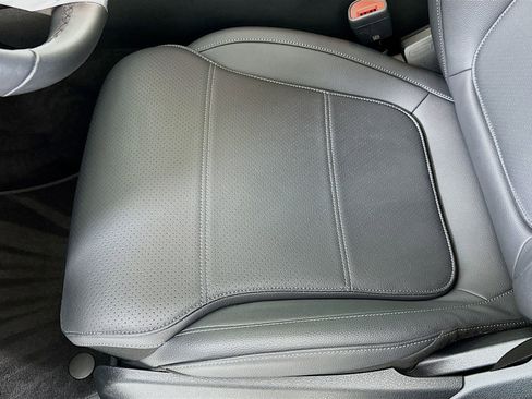 Used 2025 Mercedes-Benz C 300 Sedan image 21