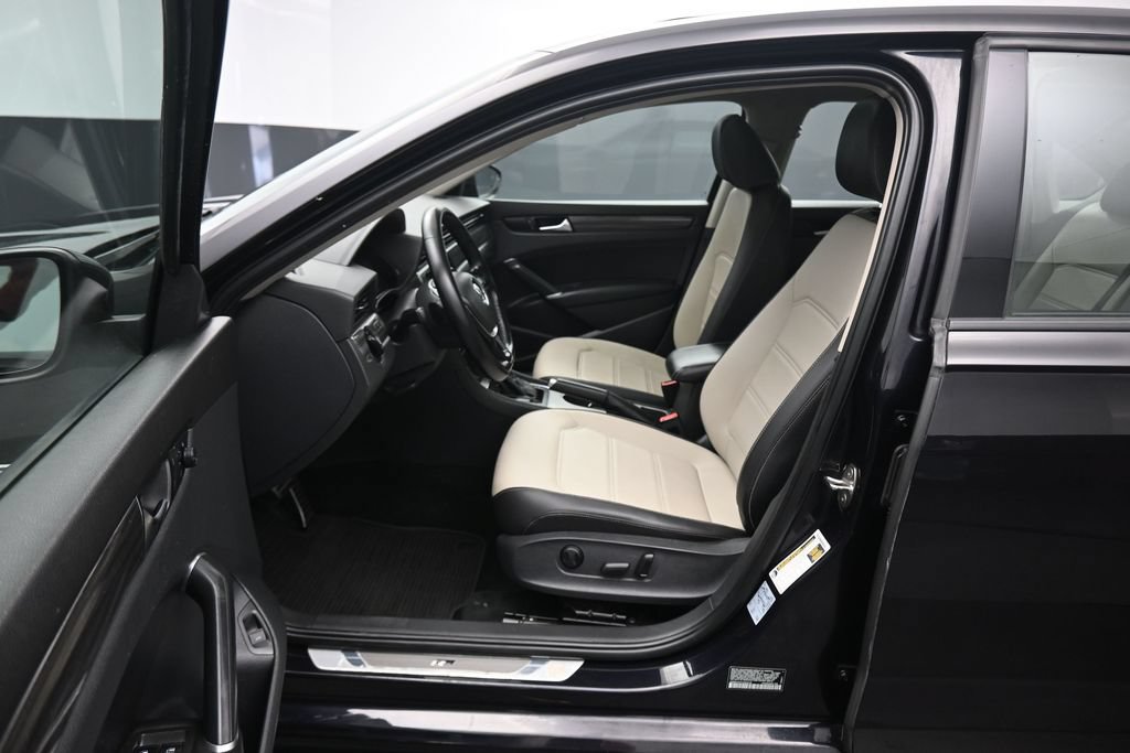 Used 2020 Volkswagen Passat 2.0T R-Line FWD image 11