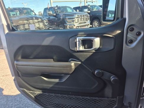 Used 2021 Jeep Gladiator Sport image 17