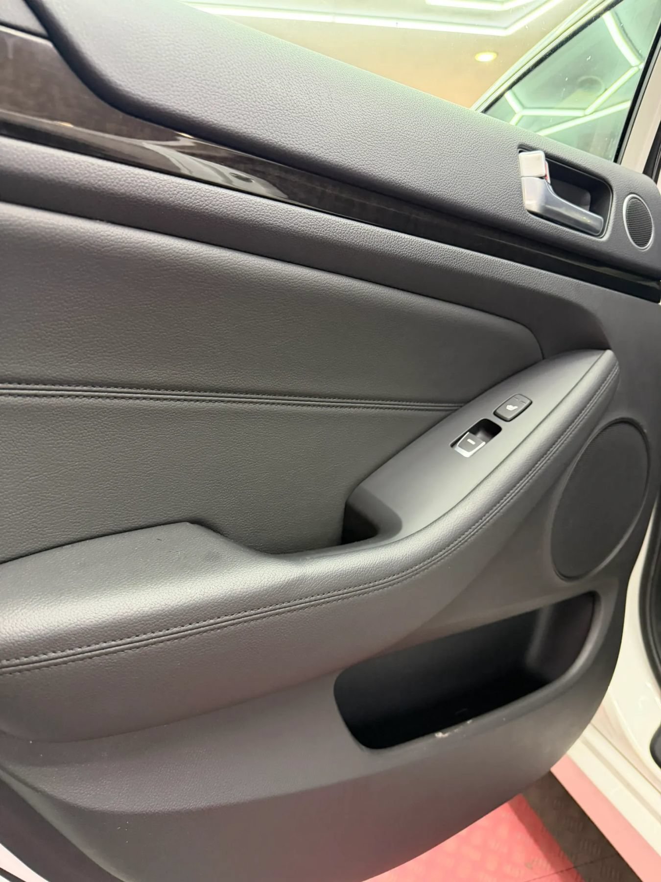 Used 2015 Kia Cadenza Premium w/ Technology Package FWD image 26