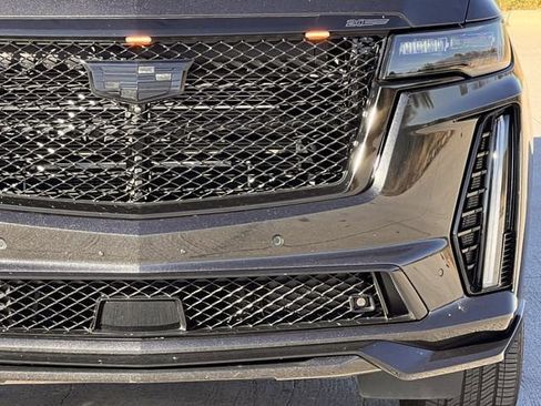 Certified 2024 Cadillac Escalade ESV V image 9