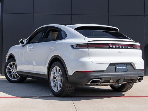 Certified 2025 Porsche Cayenne Coupe image 3