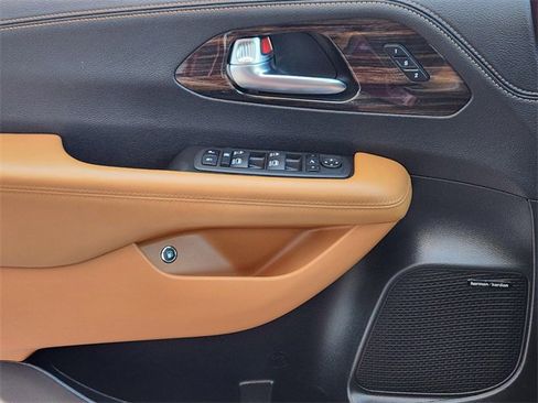 Used 2023 Chrysler Pacifica Pinnacle image 22