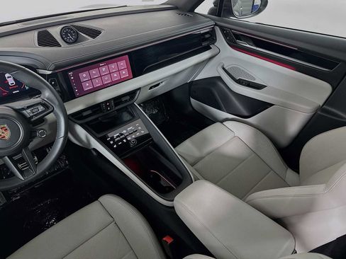 Certified 2025 Porsche Macan 4S Electric AWD/4WD image 25