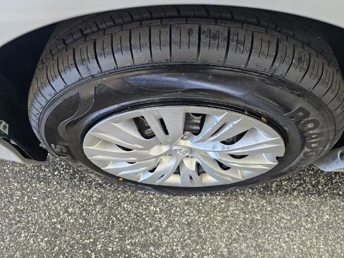 Used 2012 Toyota Camry LE image 36